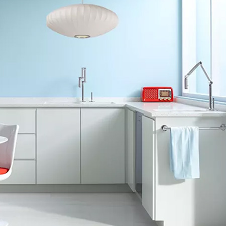 Retro blue and red kitchen with angular faucets